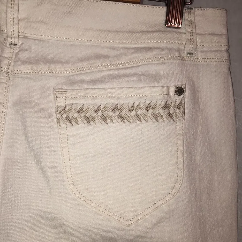 Jeanstar 14 Premium White Embroidered Pockets Crop Jeans
